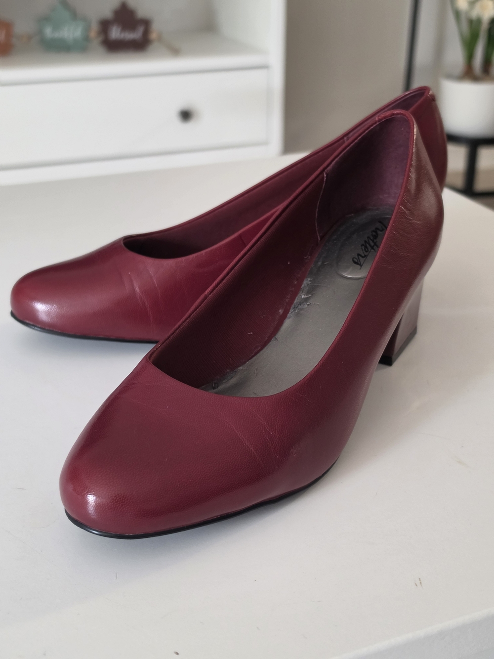 Trotters Women's Burgundy Low Block Heel Pumps Size 7W